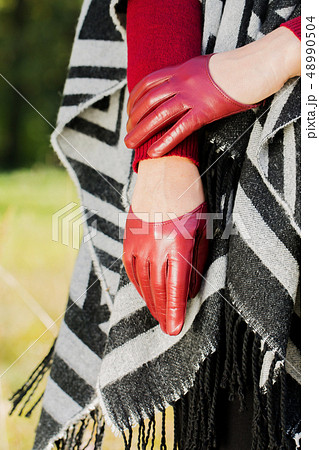 Short burgundy gloves 48990504