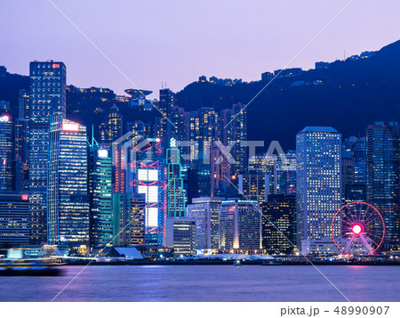 香港　ビクトリア・ハーバー　夜景 48990907