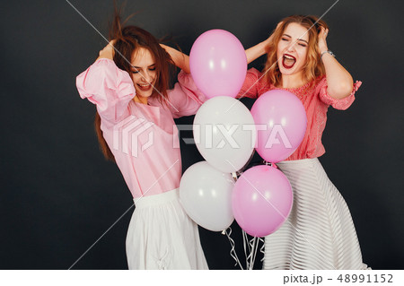 girls with ballons girls with ballons 48991152