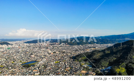 空撮 愛媛県 地方都市の町並み 松山市の写真素材 [48991200] - PIXTA