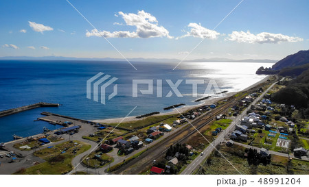 空撮　北海道　内浦湾の町並み 48991204