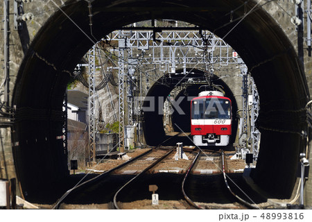 【三浦半島】連続トンネル走行中の京急600形 48993816