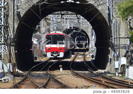 【三浦半島】連続トンネル走行中の京急1000形 【三浦半島】連続トンネル走行中の京急1000形 48993826