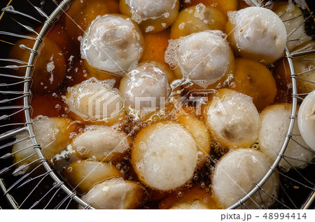 Deep-fry Taiwanese Meatballs 48994414