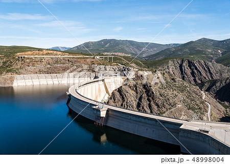 The Atazar reservoir and  dam 48998004