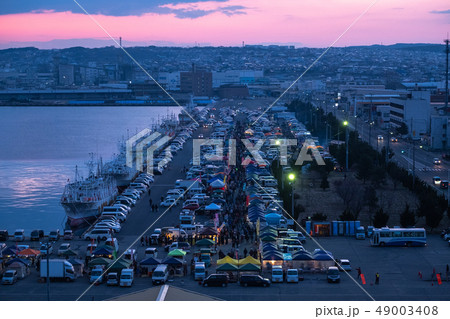 八戸市館鼻岸壁の朝市 49003408