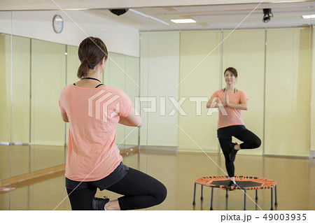トランポリンエクササイズイメージ 49003935