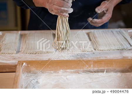 そば打ち職人　蕎麦屋 49004476