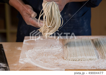 そば打ち職人　蕎麦屋 49004477