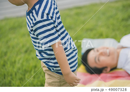 5 years old 49007328