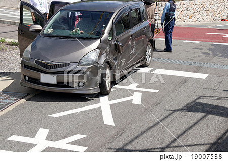 車 事故 傷 へこみ 車 事故 傷 へこみ 49007538