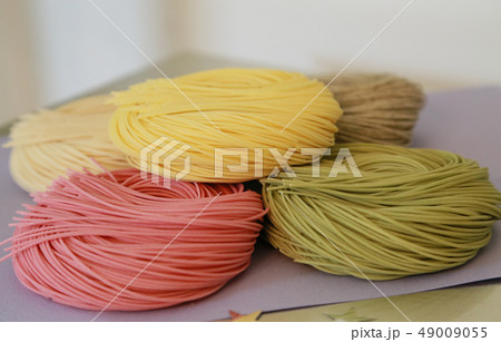 カラフルな麺 カラフルな麺 49009055