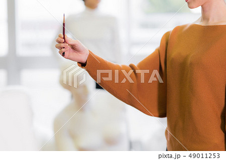 美術アトリエ　人物画　デッサン 49011253