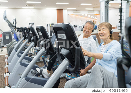 シニア夫婦 スポーツクラブイメージ シニア夫婦 スポーツクラブイメージ 49011466
