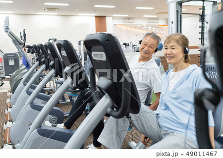 シニア夫婦 スポーツクラブイメージ シニア夫婦 スポーツクラブイメージ 49011467