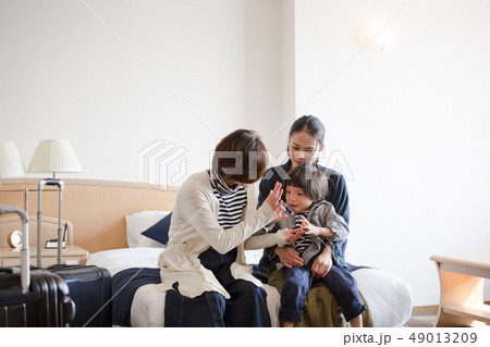 観光　ホテル宿泊　女性　子供 49013209