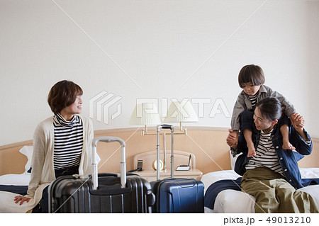 観光　ホテル宿泊　女性　子供 49013210