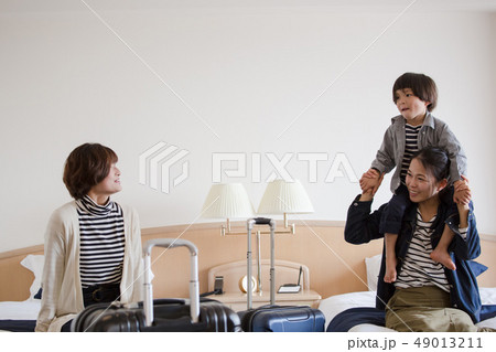 観光　ホテル宿泊　女性　子供 49013211
