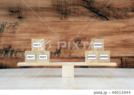 メリットとデメリットのバランス 49013944