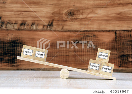 メリットとデメリットのバランス 49013947