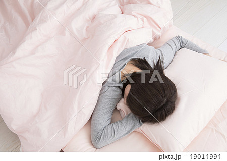 眠る女性・うつ伏せ 眠る女性・うつ伏せ 49014994