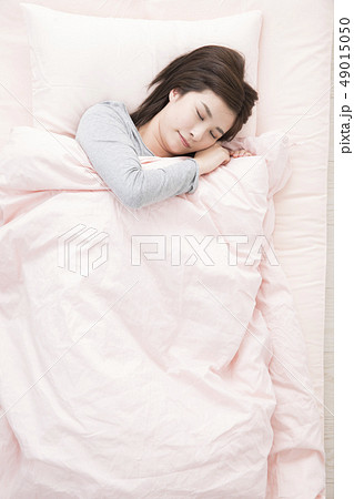 眠る女性 眠る女性 49015050