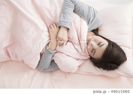 眠る女性 眠る女性 49015060
