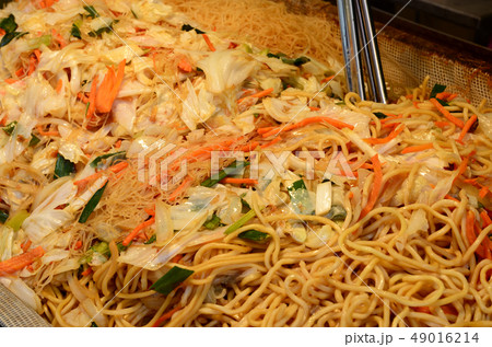 Fried noodles and fried rice-flour noodles 49016214