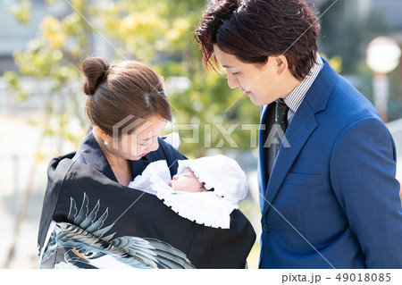 お宮参り 赤ちゃん 家族 育児 子育て 行事 お祝い お宮参り 赤ちゃん 家族 育児 子育て 行事 お祝い 49018085