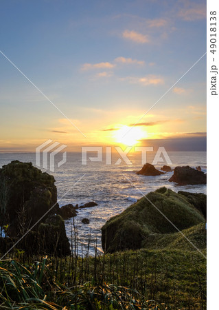 霧多布岬の夜明け 49018138