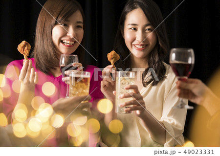 飲み会・若い女性 飲み会・若い女性 49023331