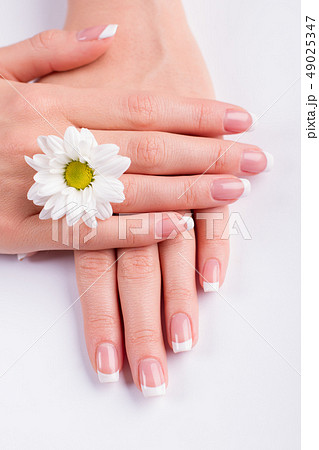 Relaxing manicure. 49025347