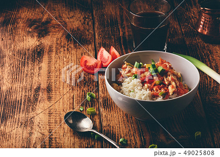 Scrambled eggs with tomatoes, fresh leek and white 49025808