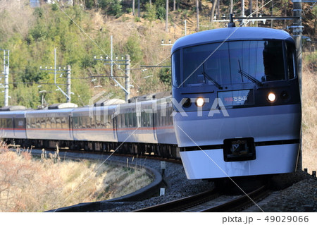高麗カーブを走るニューレッドアロー 49029066