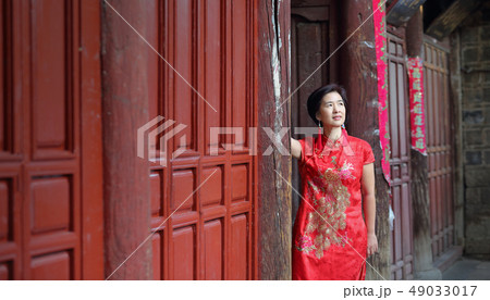 Tourist with Chinese Traditional Clothing ,Lijiang 49033017