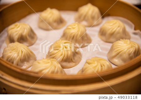 小籠包　（しょうろんぽう、ショーロンボー、シャオロンバオ）　中国で食べられている中華料理の点心の一種 49033118