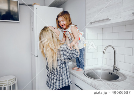 mother with daughter 49036687