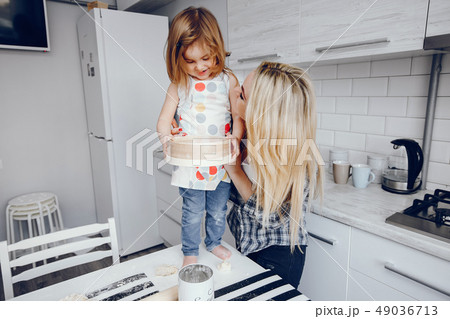 mother with daughter 49036713