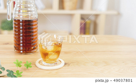 麦茶　夏イメージ 49037801