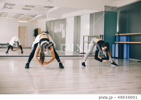 girls gymnasts girls gymnasts 49039001