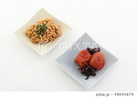 おいしそうな納豆と梅干 おいしそうな納豆と梅干 49044879