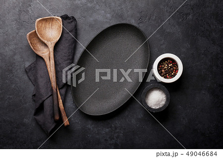 Cooking wooden utensils and empty plate Cooking wooden utensils and empty plate 49046684