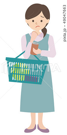 悩む女性客 49047663