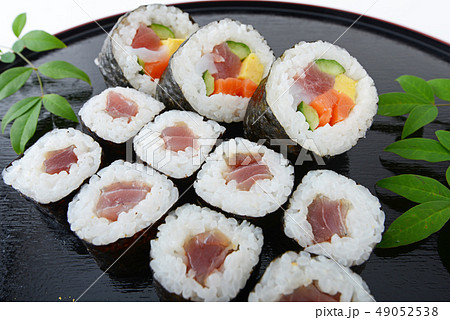 おいしそうなお寿司 49052538