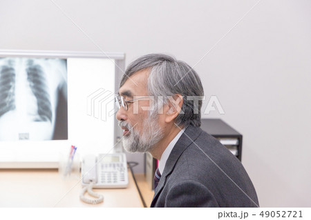 患者　診察 49052721