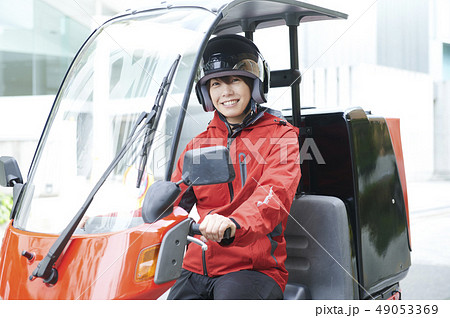 バイク便　デリバリー　配達員 49053369
