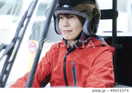 バイク便　デリバリー　配達員 49053374
