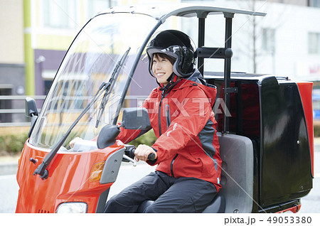 バイク便　デリバリー　配達員 49053380