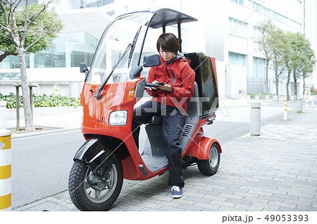 バイク便 デリバリー 配達員 バイク便 デリバリー 配達員 49053393