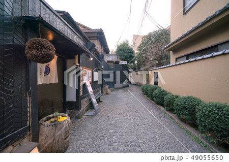 日本の東京都市景観  神楽坂の裏路地・兵庫横丁 49055650